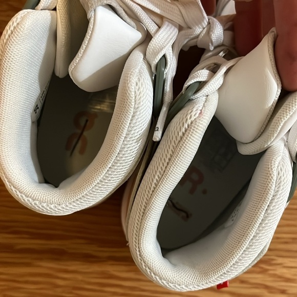 On Running The Roger Clubhouses Mid Size 10.5 NEW - Picture 13 of 13